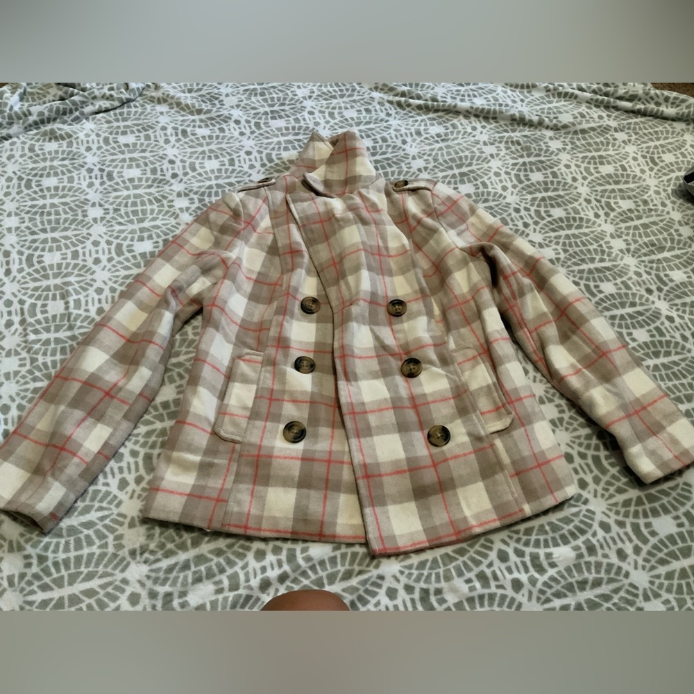 Old navy large womens coat, white/cream/red